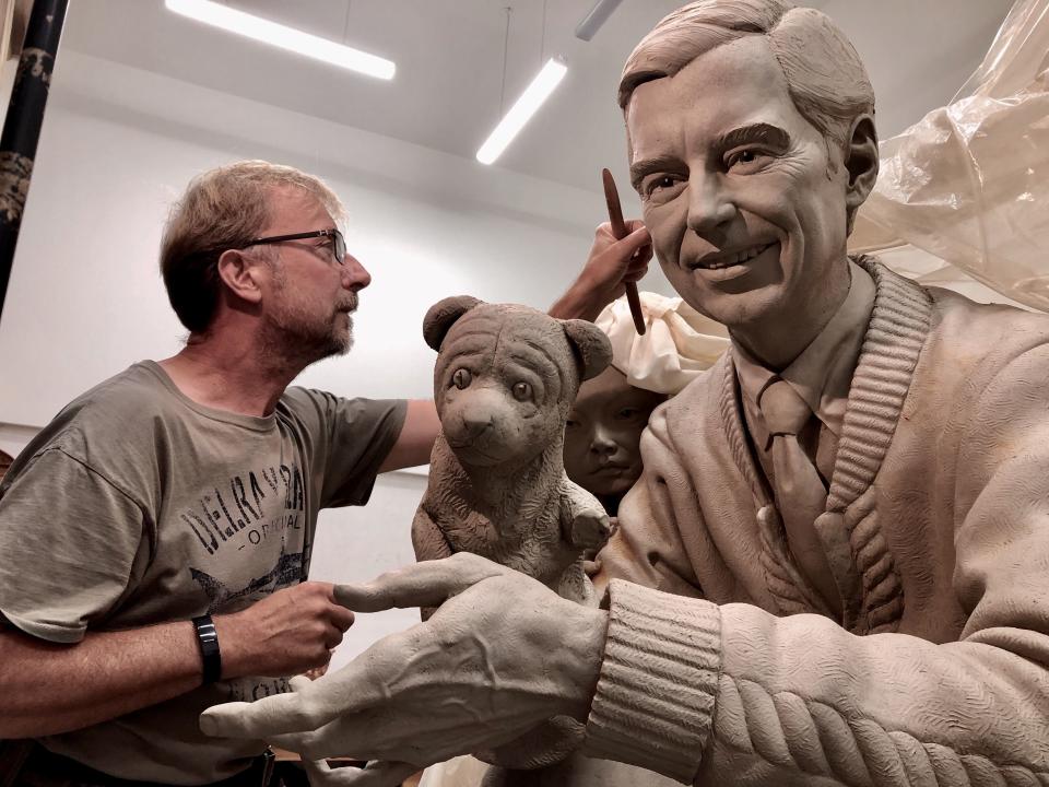 A Mister Rogers Statue has been unveiled at Rollins College.