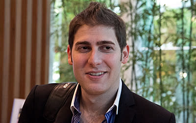 Facebook co-founder Eduardo Saverin urges budding entrepreneurs not to fear failure. (Yahoo! photo/ Ewen Boey)