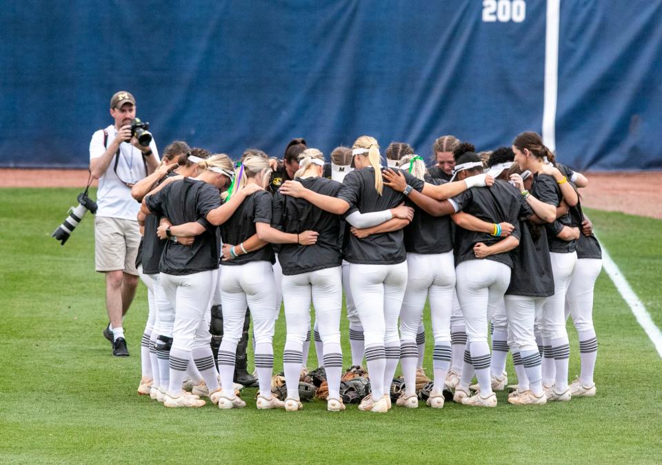 Missouri gets ready to play Alabama in Game 7 of the SEC Tournament, Thursday, May 12, 2022, at Katie Seashole Pressly Stadium in Gainesville, Florida. The score was 0-0 after two. [Cyndi Chambers/ Correspondent] 2022