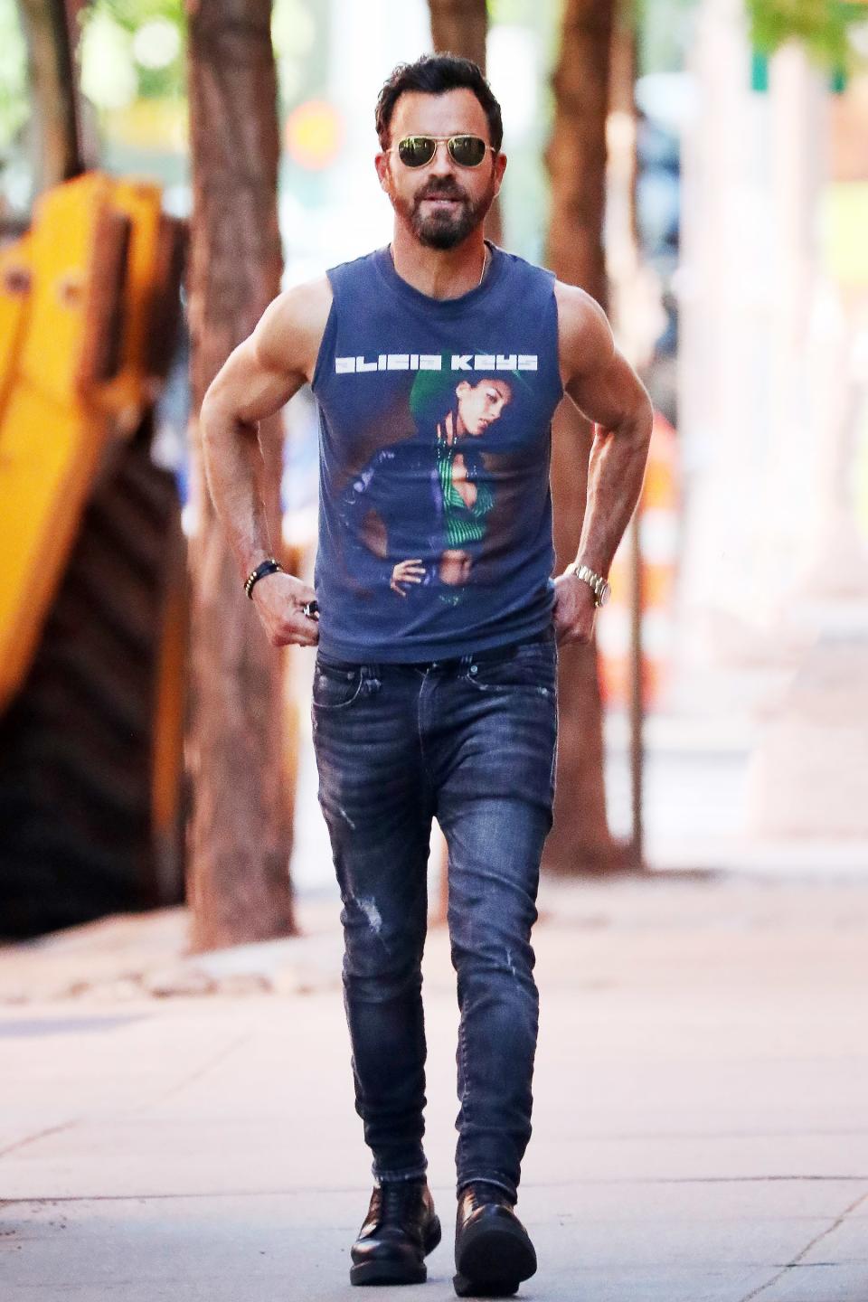 Justin Theroux walks through N.Y.C.’s SoHo neighborhood on Sunday wearing a vintage Alicia Keys concert tee with distressed jeans and black boots.