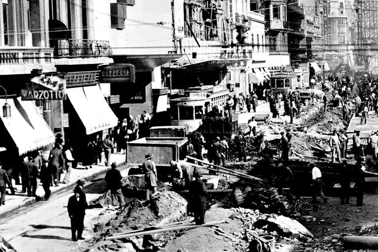 Ensanche de la calle Corrientes, Buenos Aires c. 1935
