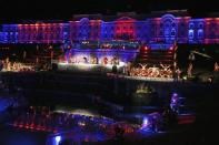 Spectators watch a musical aqua show at the G20 Summit in Peterhof near St. Petersburg September 6, 2013. (REUTERS/Alexander Demianchuk)