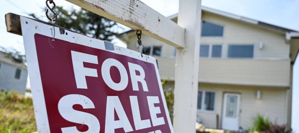 Homebuyers and sellers have never been this ‘pessimistic’ as mortgage rates creep above 7% — here’s what the experts say about the chances of a crash or rebound