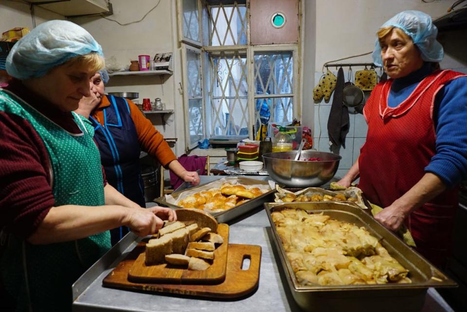 <div class="inline-image__caption"><p>(L-R) Mariya Maksymovych, Emilia Kovalchyk and Olga Lozynska prepare Shabbat service dinner and the second meal for the Synagogue’s soup kitchen. The majority of refugees the kitchen serves are homeless and coming from the east.</p></div> <div class="inline-image__credit">Anna Conkling</div>