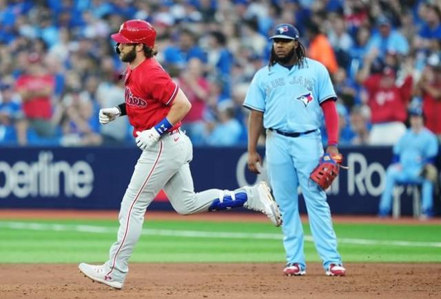 Jays reliever Erik Swanson needed his splitter to put everything