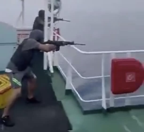 The <em>Pumba</em>‘s embarked security crew firing at a Houthi drone boat, bracketing it with bullets. <em>Twitter screencap </em>