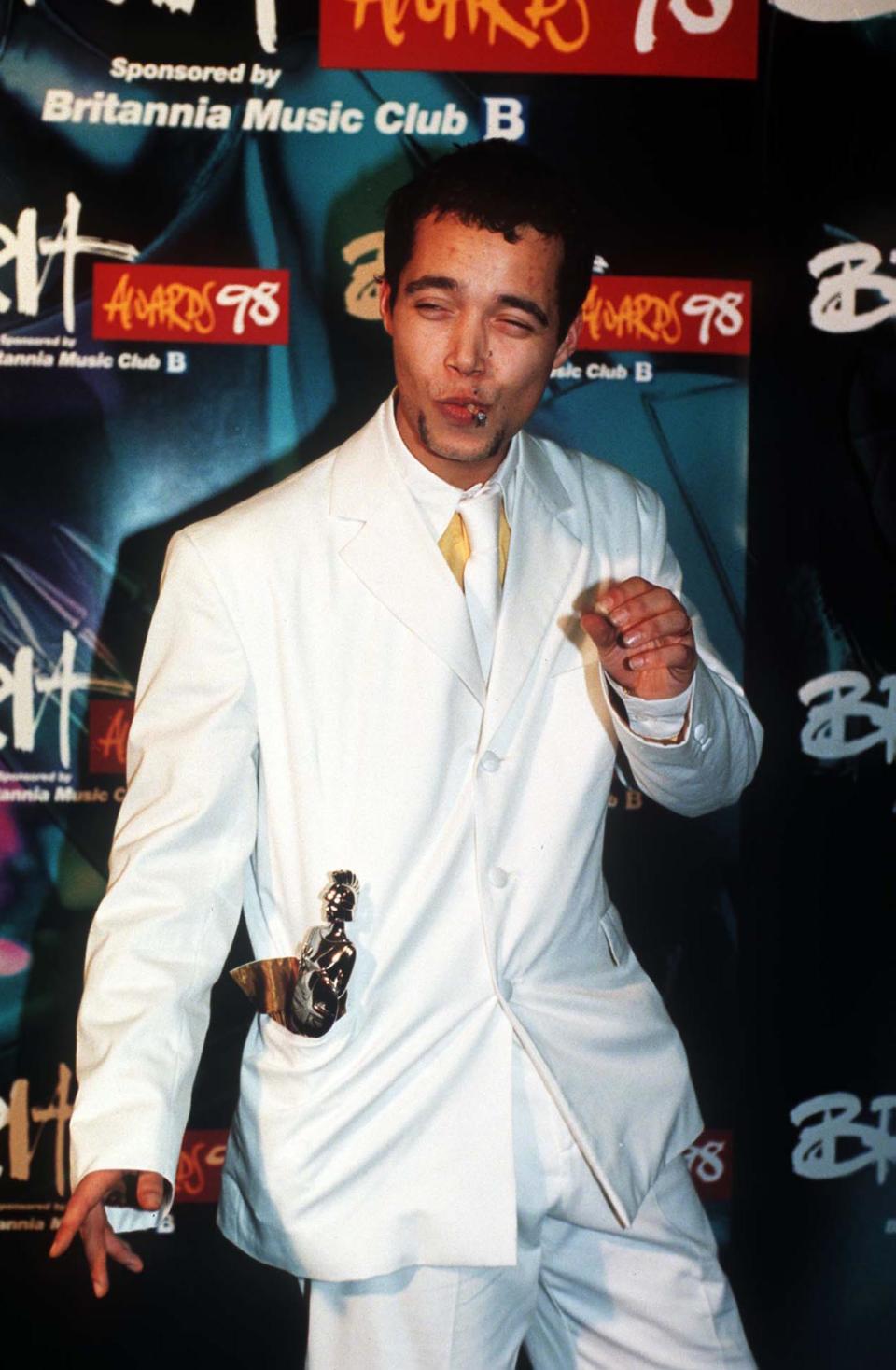 Brits Awards Ceremony, London, Britain - 1998, Finley Quaye At The Brit Awards In 1998. (Photo by Brian Rasic/Getty Images)