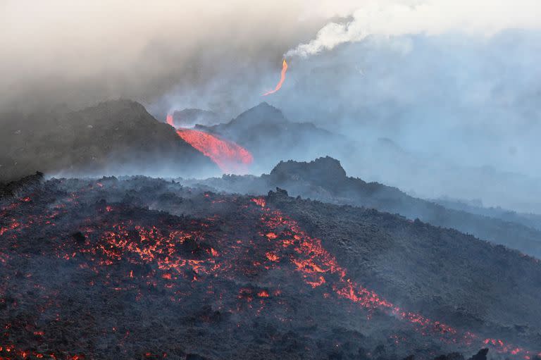 El volcán Pacaya de Guatemala es uno de los tres volcanes activos del país centroamericano, que empezó a hacer erupción nuevamente en febrero de este año