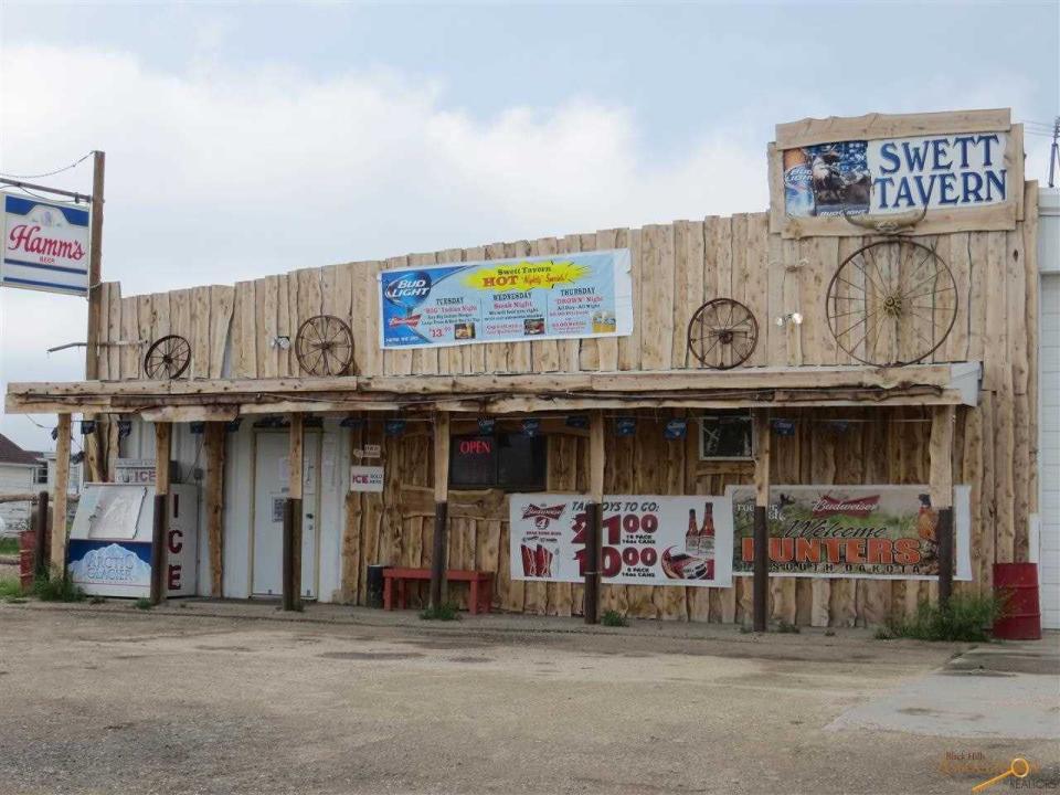 <p>All photos are from last year’s listing. Since then, the bank that owns Swett has removed three decaying mobile homes and a transport trunk rotting on the property. The bank even installed new signs for the town.</p>