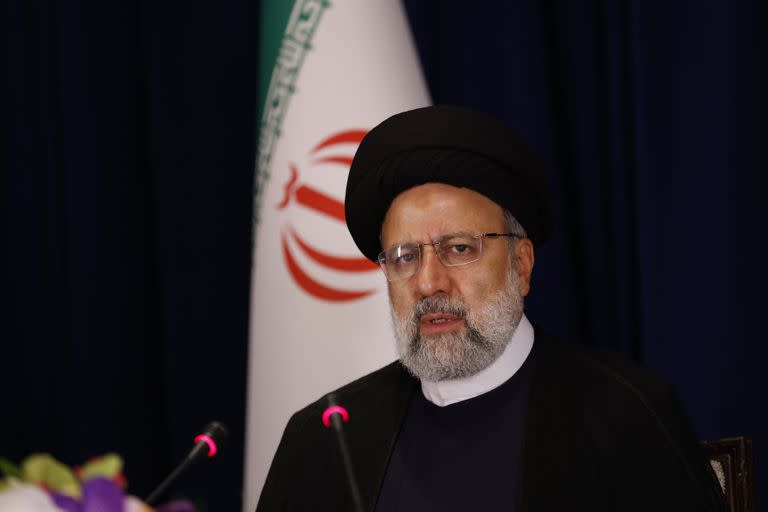 El presidente de Irán, Ebrahim Raisi, ofrece una conferencia de prensa, el 20 de septiembre de 2023 en Nueva York. (AP/Jason DeCrow)