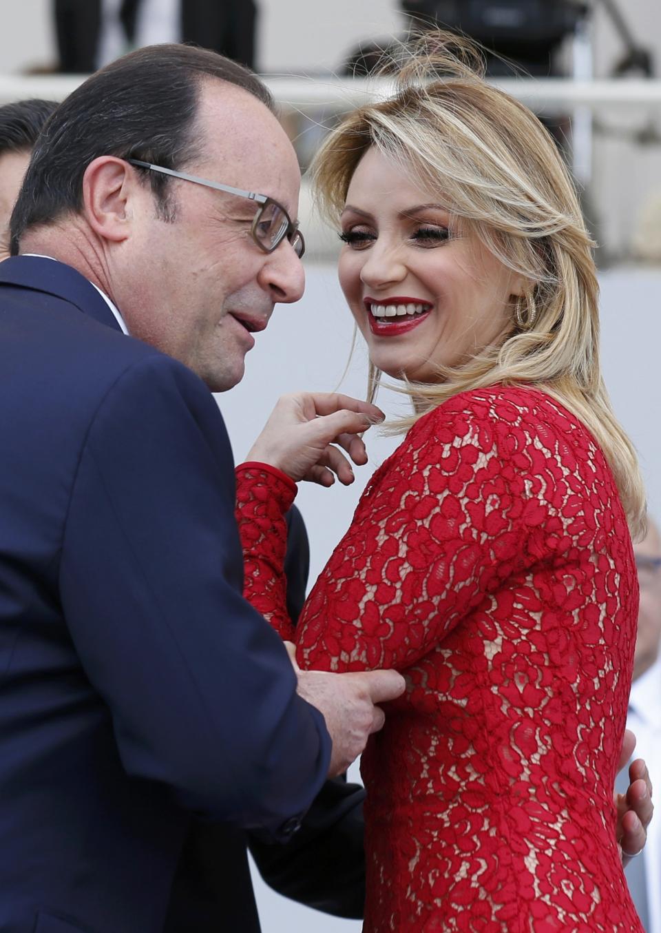 French President Francois Hollande greets Mexico's First Lady Angelica Rivera at the start of the traditional Bastille Day military parade in Paris