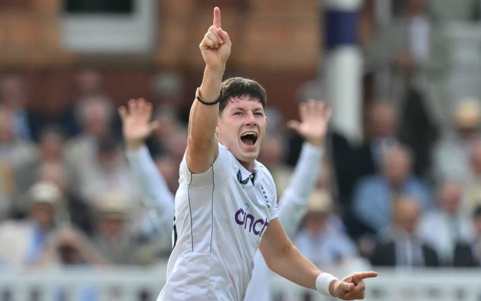 England's Matthew Potts appeals unsuccessfully for the wicket of Sri Lanka's Kamindu Mendis on day two of the second cricket test match between England and Sri Lanka at Lord's cricket ground, August 30, 2024