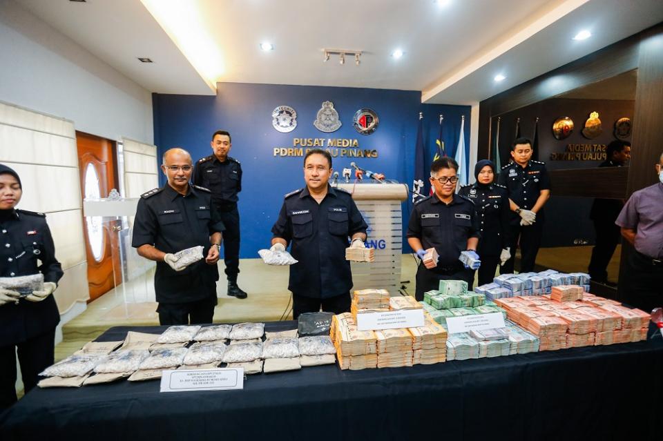 Penang police chief Datuk Sahabudin Abd Manan (centre) showing the drugs and bank notes seized during a drug bust in George Town April 13, 2020. ― Picture by Sayuti Zainudin