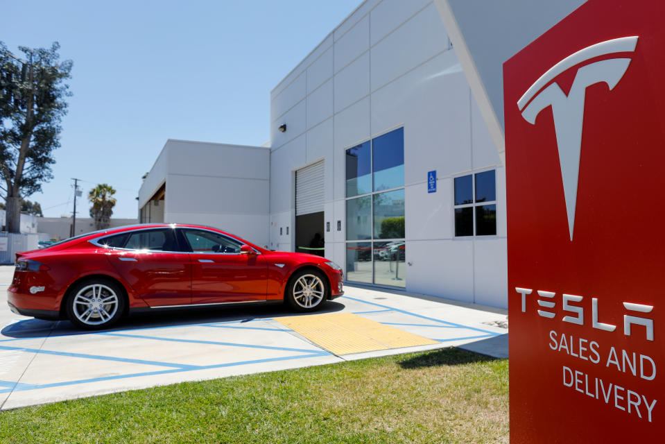 FILE PHOTO: A Tesla sales and service center is shown in Costa Mesa, California, U.S., June 28, 2018. REUTERS/Mike Blake/File Photo