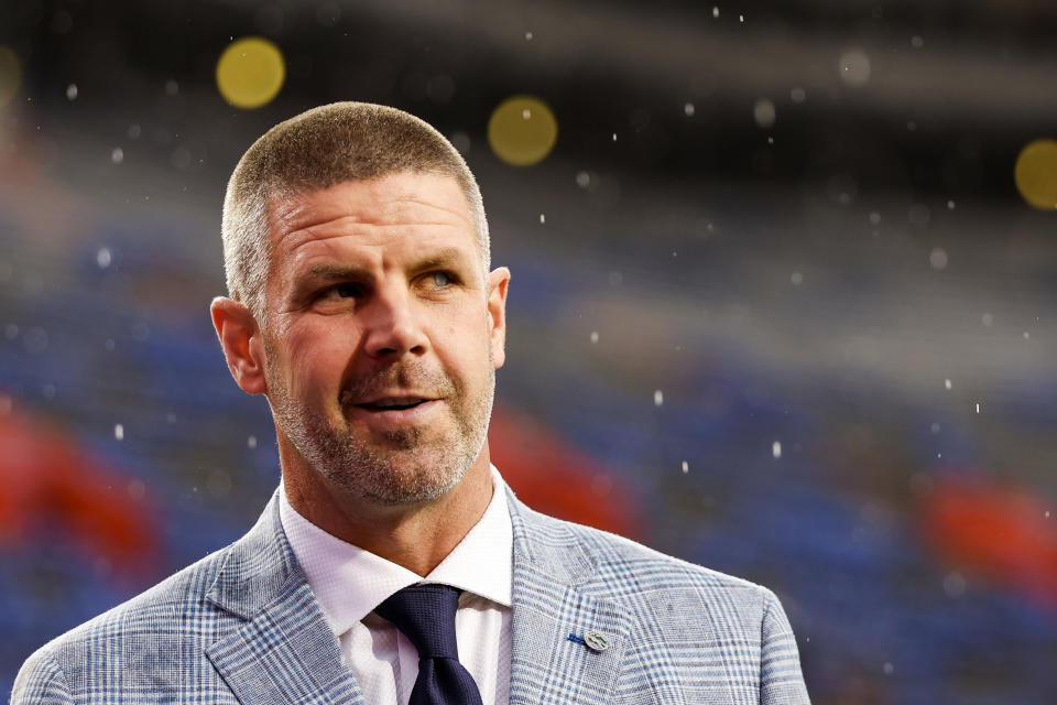 GAINESVILLE, FLORIDA - NOVEMBER 25: Florida Gators-hoofdcoach Billy Napier arriveert voor de aftrap tegen de Florida State Seminoles in het Ben Hill Griffin Stadium op 25 november 2023 in Gainesville, Florida.  (Foto door James Gilbert/Getty Images)