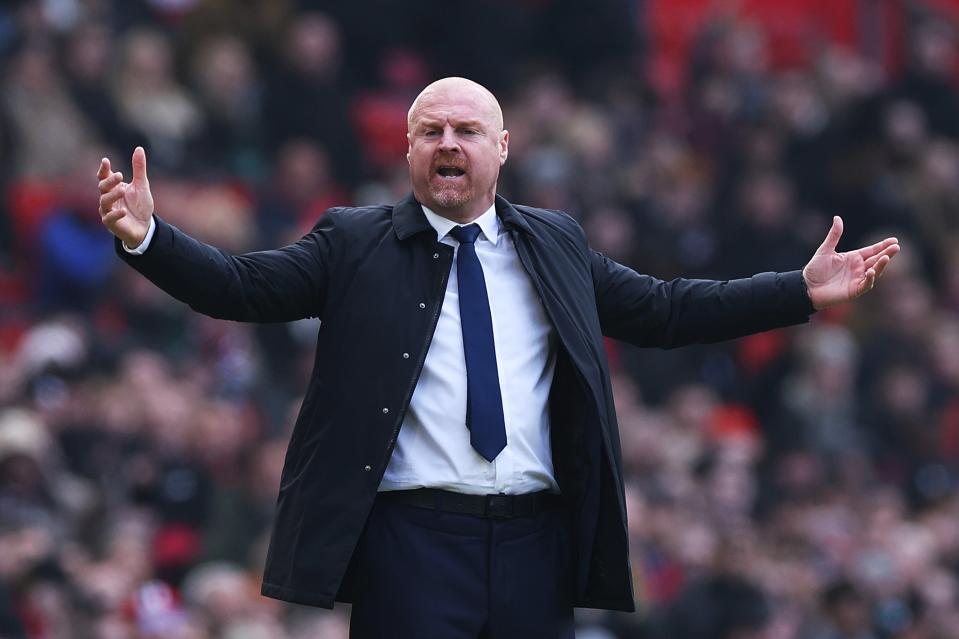 Sean Dyche shows his frustration on the bench (Getty Images)