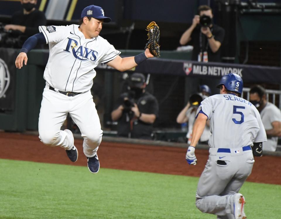 Rays first baseman Ji-Man Choi makes a jumping catch.