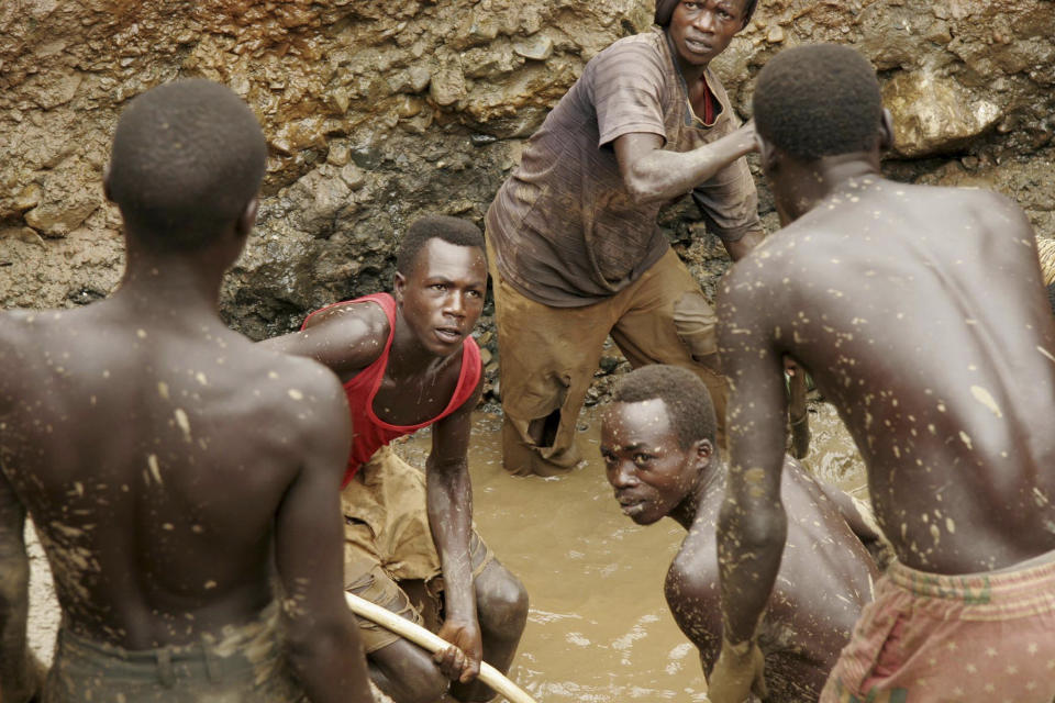FILE - Ex-militia fighters work in a make-shift mine digging for gold at the town of Ika Barrier, Democratic Republic of Congo, April 22, 2006. Eastern Congo has been beset by conflict for years, with M23 one of more than 100 armed groups vying for a foothold in the mineral-rich area near the border with Rwanda. (AP Photo/Anjan Sundaram)
