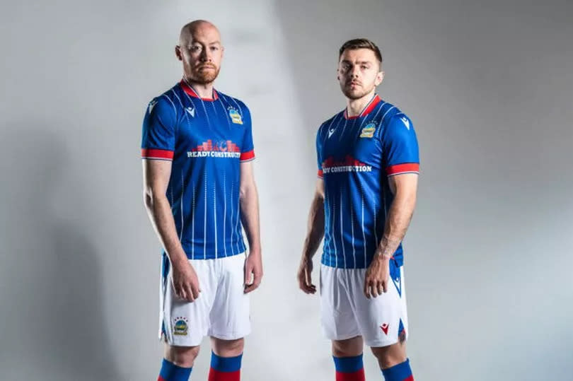 A picture of Chris Shields and Robbie McDaid modelling the new Linfield kit