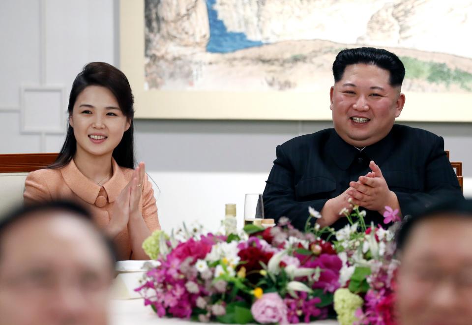 Kim Jong Un (R) and his wife Ri Sol-ju during Inter-Korean Summit 2018 in Panmunjom on April 27, 2018. - The leaders of the two Koreas held a landmark summit on April 27 after a highly symbolic handshake over the Military Demarcation Line that divides their countries, with the North's Kim Jong Un declaring they were at the 'threshold of a new history'