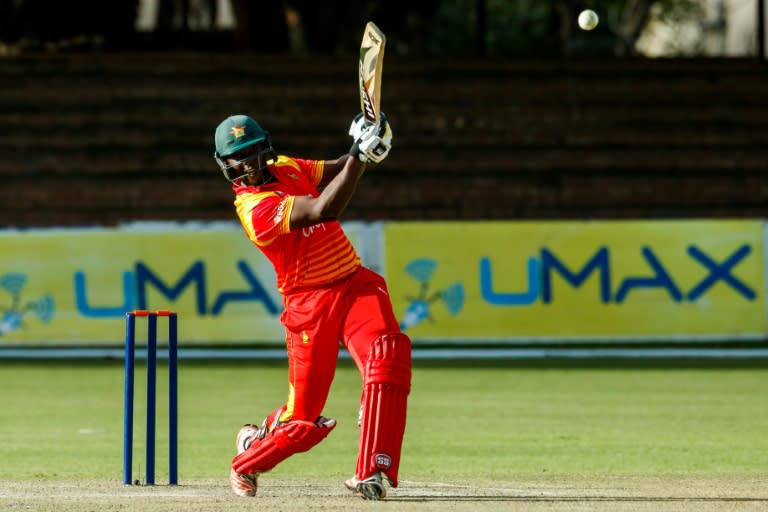 Elton Chigumbura made an unbeaten 25 as Zimbabwe batted better on Sunday as they lost a fifth straight ODI to Pakistan