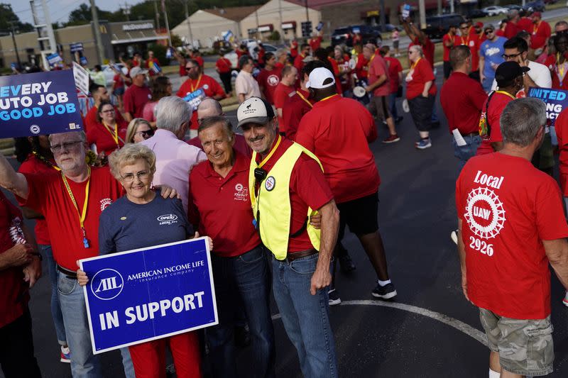 UAW rally to support striking workers