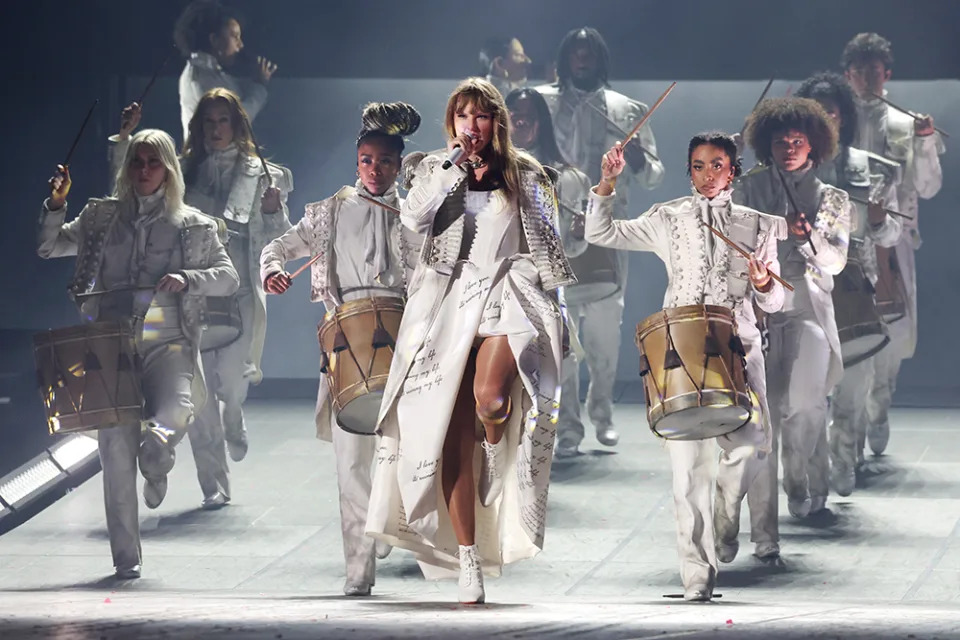 PARIS, FRANCE - MAY 09: (EDITORIAL USE ONLY. NO BOOK COVERS.) Taylor Swift performs onstage during "Taylor Swift | The Eras Tour" at La Defense on May 09, 2024 in Paris, France. (Photo by Kevin Mazur/TAS24/Getty Images for TAS Rights Management )