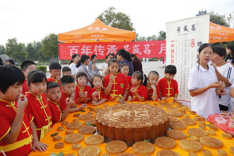 Giant moon cake in Shangqiu