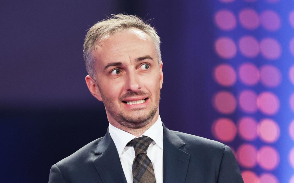 Wegen unerlaubten Fahrens mit einem E-Scooter musste Jan Böhmermann eine Strafe bezahlen. (Bild: 2023 Getty Images/Andreas Rentz)