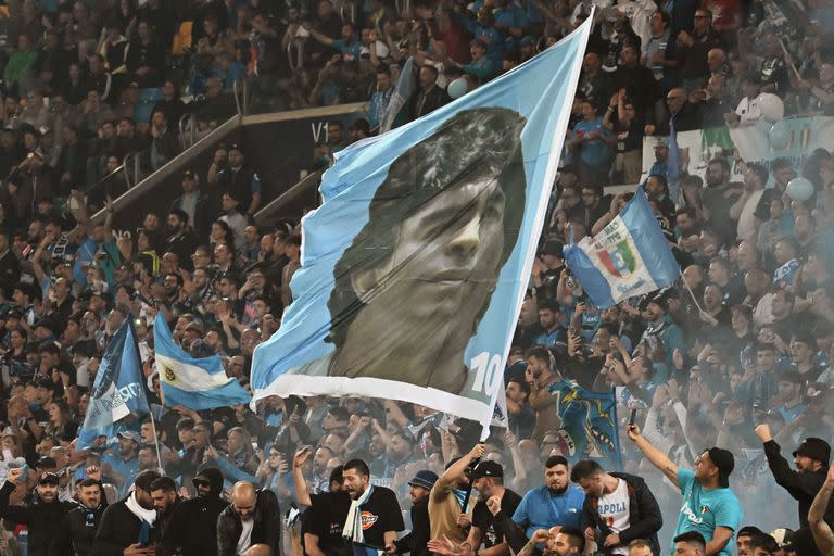 Napoli fans celebrate after the Italian Serie A football match between Udinese and Napoli on May 4, 2023 at the Friuli stadium in Udine. - Napoli ended a 33-year wait to win Italy's Serie A on May 4 after a 1-1 draw at Udinese secured their third league title and emulated the great teams led by Diego Maradona. (Photo by Tiziana FABI / AFP)