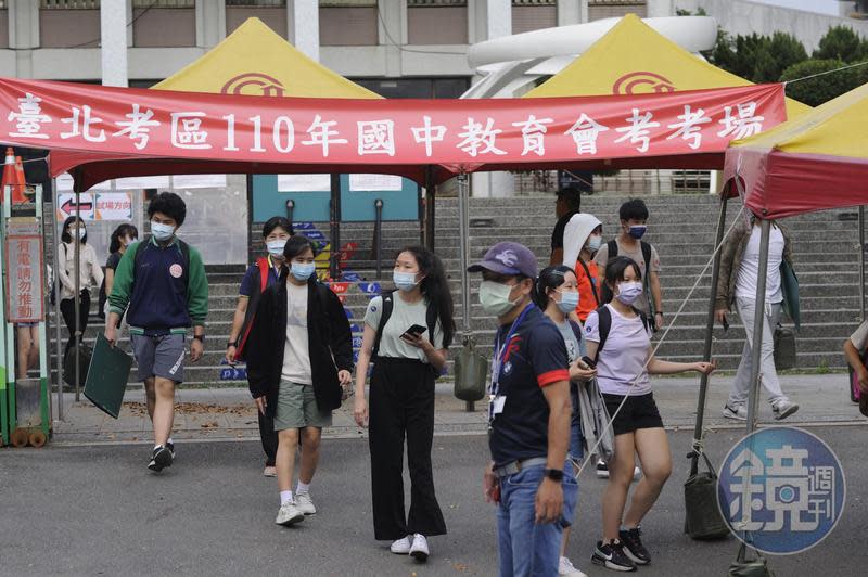 國中會考今天落幕，受疫情影響，共有179名學生將在月底接受補考。示意圖，非當事人。