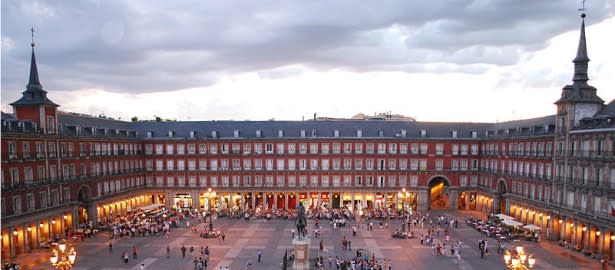 800px-Plaza_Mayor_de_Madrid_06.jpg