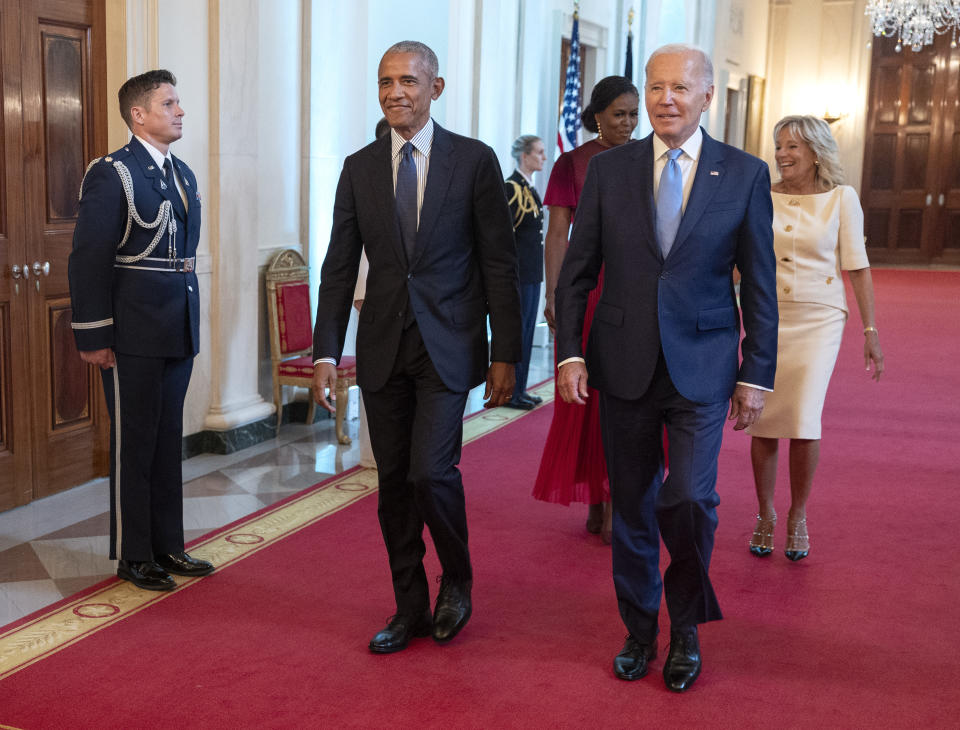 WASHINGTON, DC - SEPTEMBER 07: (L-R) Former U.S. President Barack Obama, former First Lady Michelle Obama, U.S. President Joe Biden and First Lady Jill Biden arrive at a ceremony to unveil the official Obama White House portraits at the White House on September 7, 2022 in Washington, DC. The Obama’s portraits will be the first official portraits added to the White House Collection since President Obama held an unveiling ceremony for George W. Bush and Laura Bush in 2012. (Photo by Kevin Dietsch/Getty Images)