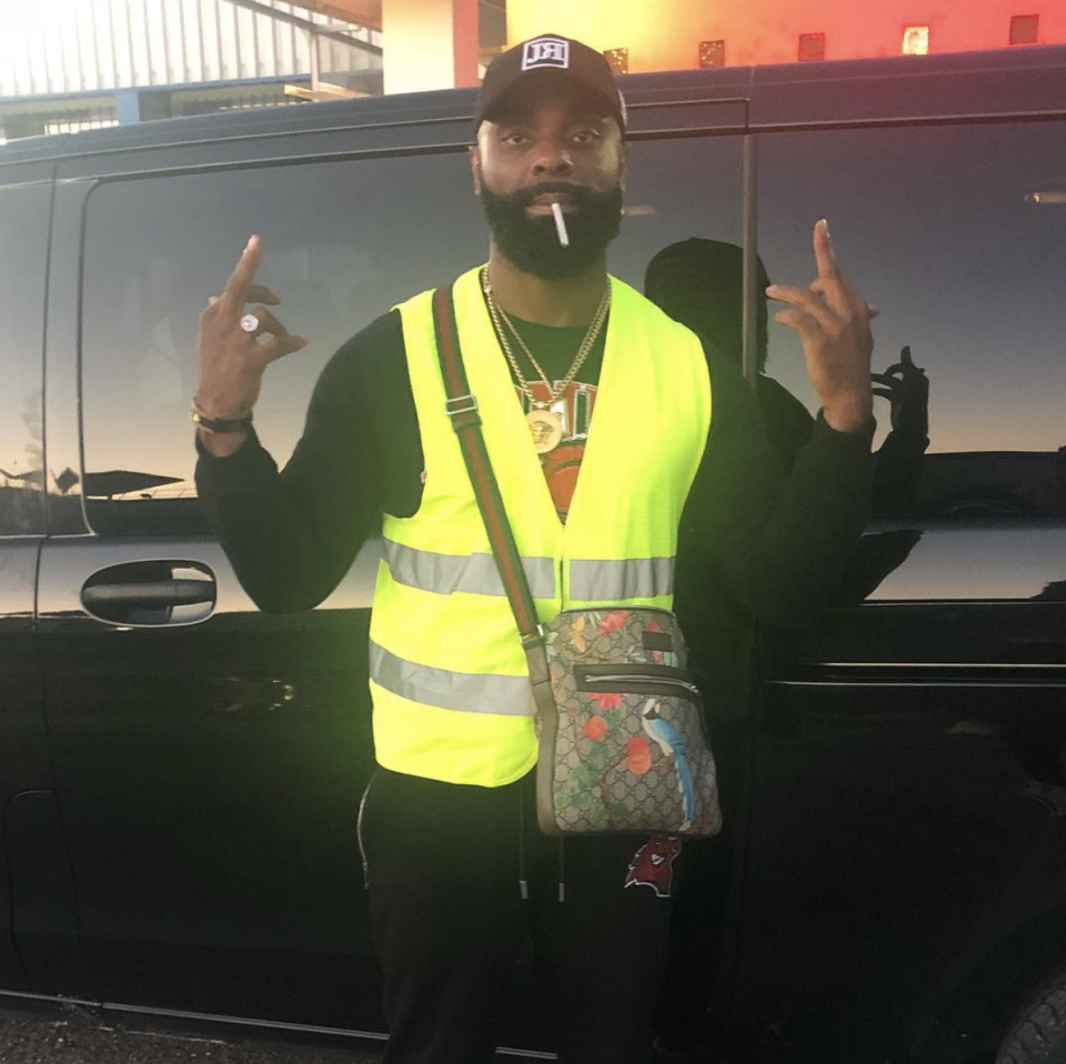 <p>Dans la famille “sans équivoque”, on demande Kaaris. Le rappeur n’a effectivement pas fait dans la demi-mesure pour apporter son soutien aux gilets jaunes sur Instagram. En attendant la réaction de Booba, on vous laisse apprécier la légende… kaarismatique. </p>