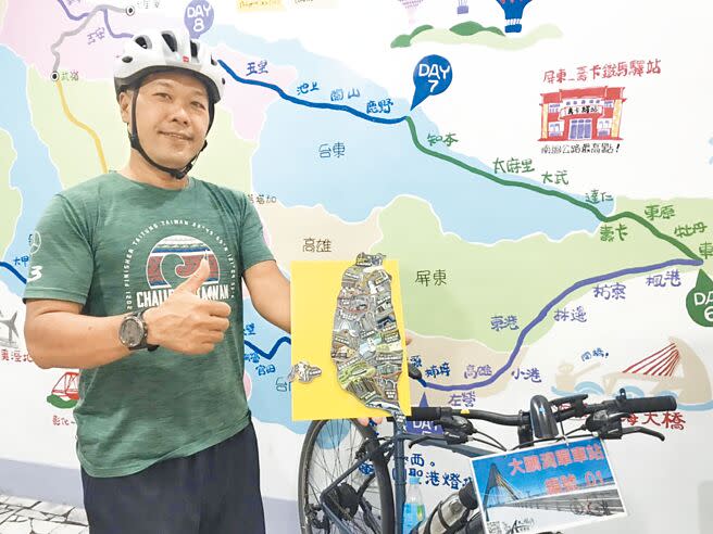 今年觀光局推出「Go Bike TAIWAN 玩騎認證」，全台僅8人完成任務，屏東東港民宿業者「鐵哥」羅博原就是其一。（謝佳潾攝）