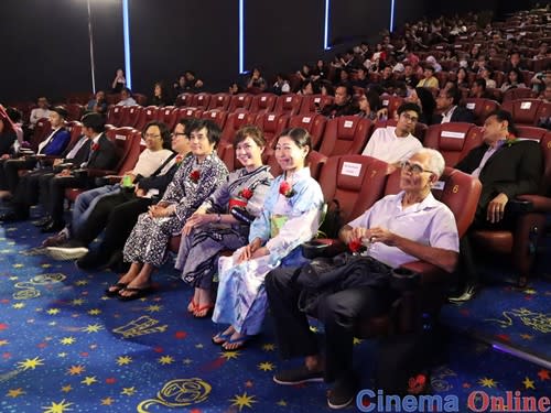 (R-L) Mr. Hassan Mutalib seated next to Ms. Kurihara Etsuko, who, along with Ms. Koh Mei Lee and Mr. Koichi Horikawa, is dressed in traditional Japanese attires.