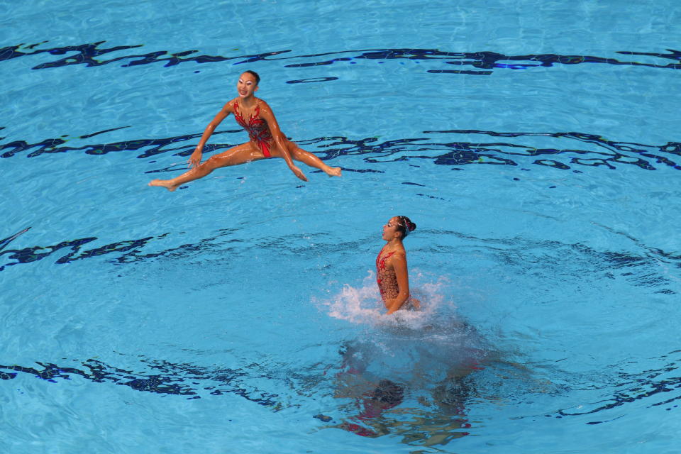 <p>Team Singapore performs during the synchronised swimming team free event on 20 Aug. Singapore won gold in the event, Malaysia took the silver and Indonesia bronze. Photo: Hannah Teoh/Yahoo News Singapore </p>