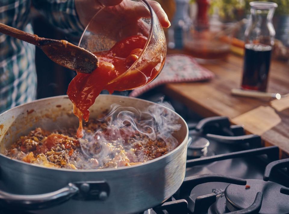 Making Bolognese sauce