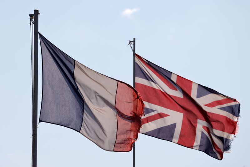 French flag and British national flag in Violaines