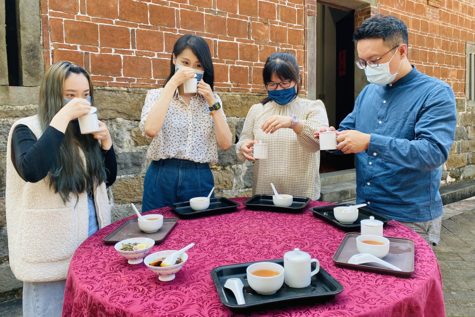 報名淡水古蹟博物館「文化行旅」特色場，就能在程氏古厝體驗品茶及認識淡水茶的歷史。