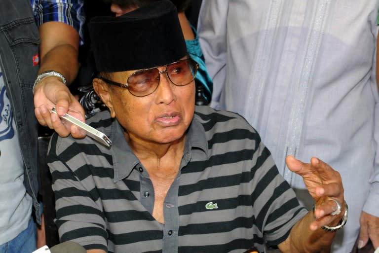 The self-proclaimed Sultan of Sulu, Jamalul Kiram, speaks to the media in Manila, in March 2013