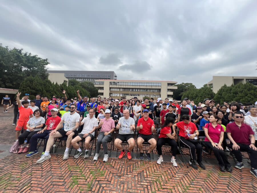 華碩施崇棠東海張國恩齊跑馬拉松挺癌症研究　TERRY FOX RUN 公益路跑所得將捐助台灣各癌症研究中心