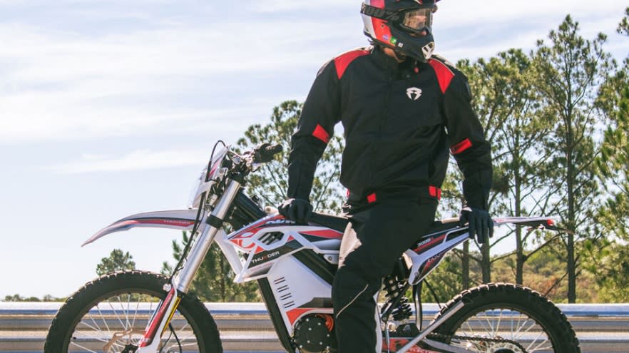 La nueva OKN Thunder eléctrica debuta en el mundo del motocross.