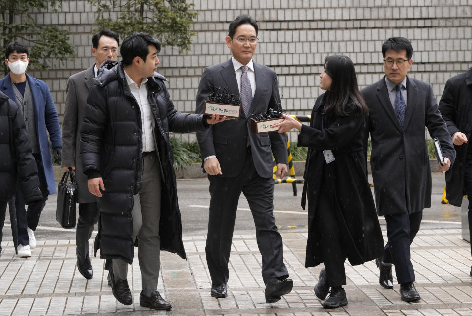 Samsung Electronics Chairman Lee Jae-yong, center, arrives at the Seoul Central District Court in Seoul, South Korea, Monday, Feb. 5, 2024. A Seoul court acquitted Lee of financial crimes. (AP Photo/Ahn Young-joon)