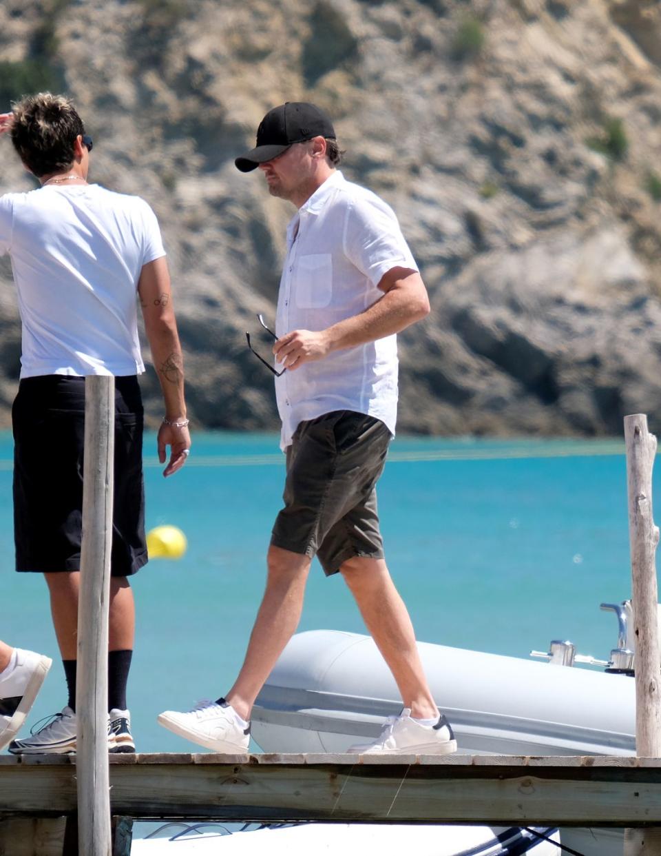 leonardo dicaprio wears the loci balance sneakers in maize