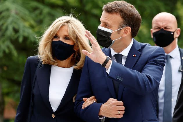 <p>Emmanuel et Brigite Macron au Touquet dimanche.</p>