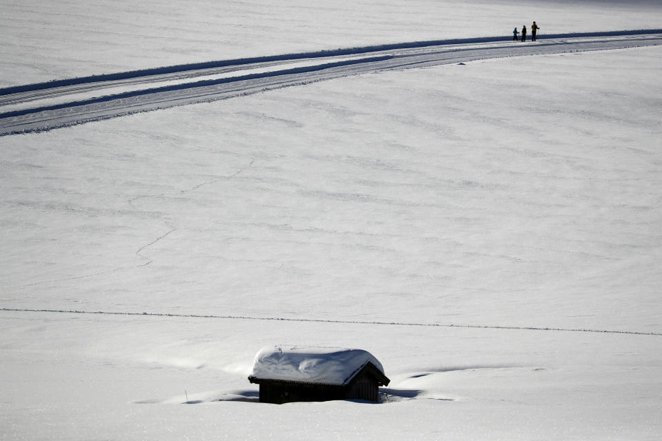 Skier make their way in Inzell, Germany, Wednesday, Jan. 16, 2019. (AP Photo/Matthias Schrader)