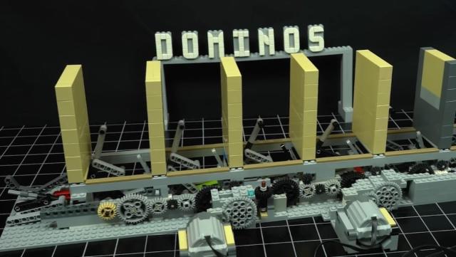 Cette machine en Lego peut faire tomber 2 millions de dominos par jour