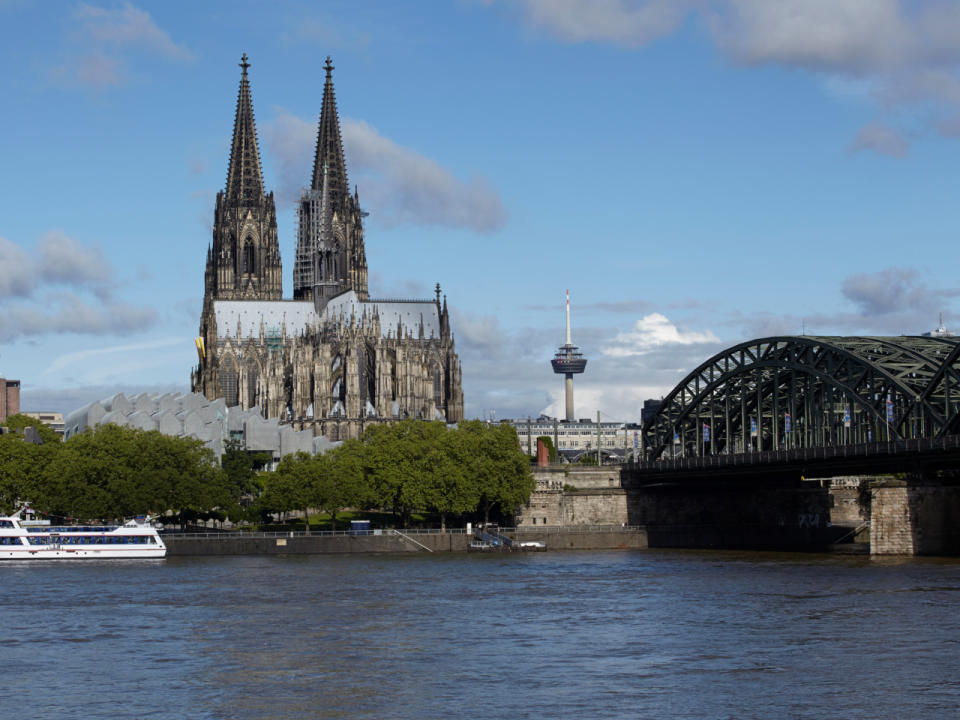 Platz 3: Bronze geht an Köln. Hier müssen Urlauber noch mehr für ihren Hotelaufenthalt zahlen als in Frankfurt am Main: Satte 105 Euro wurde hier für ein Zimmer im vergangenen Quartal verlangt. Der Durchschnittspreis ist somit seit dem vergangenen Jahr konstant geblieben. (Bild-Copyright: Photographer Olaf Sc/ddp images)