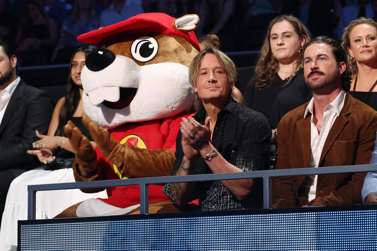 AUSTIN, TEXAS - APRIL 07: (L-R) Bucky The Beaver of Buc-ee’s and Keith Urban attend the 2024 CMT Music Awards at Moody Center on April 07, 2024 in Austin, Texas. (Photo by Kevin Mazur/Getty Images for CMT)<p>Kevin Mazur/Getty Images</p>